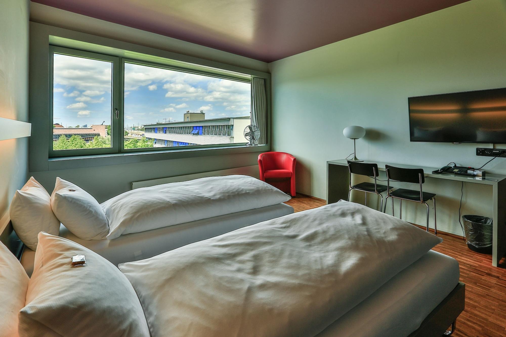 Dasbreitehotel Am Rhein Basel Exterior foto